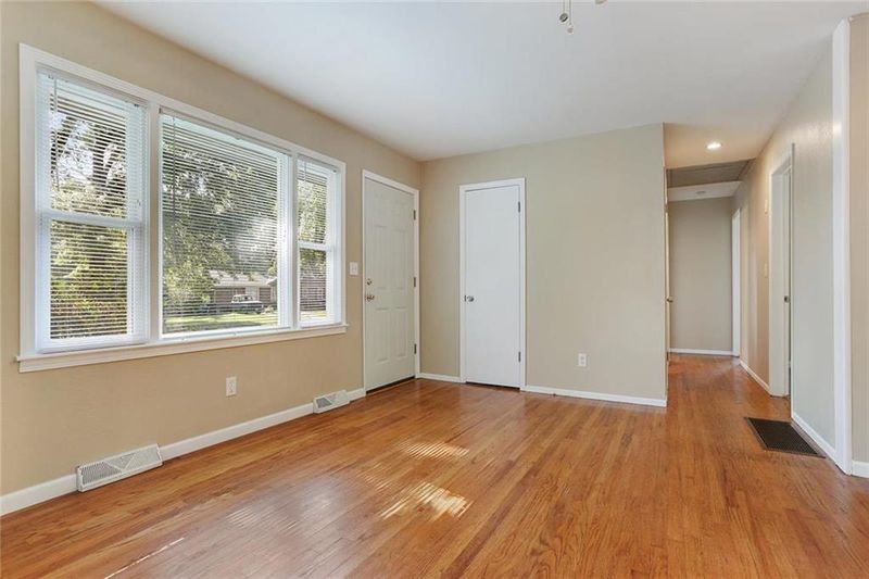 7408 Appleton Ave, Raytown, MO 64138