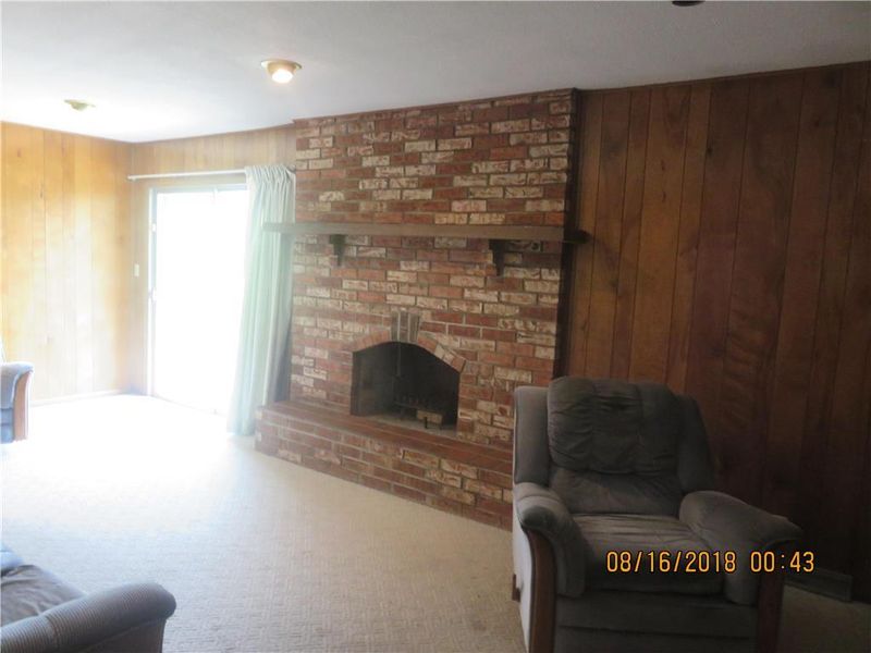 5713 N Adrian Ave, Kansas City, MO 64151