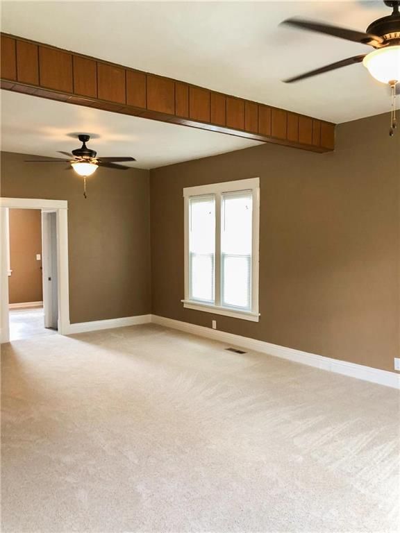 2708 Sacramento St, St Joseph, MO 64507