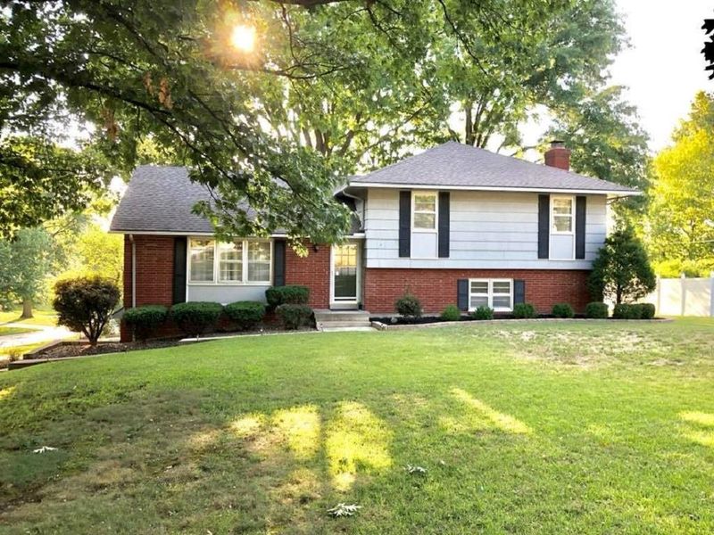 518 E 106th Ter, Kansas City, MO 64131