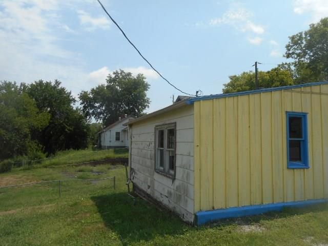 3425 S 22nd St, St Joseph, MO 64503