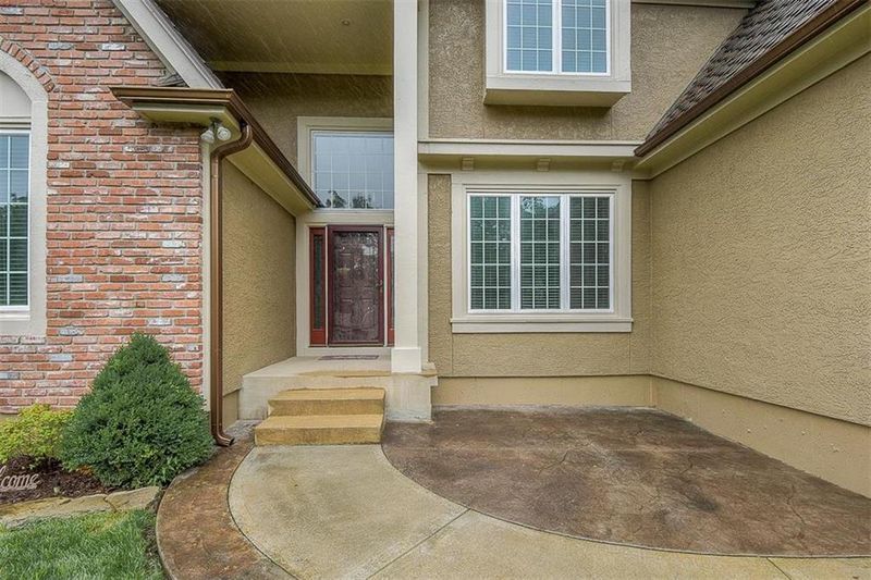 15516 Beverly St, Overland Park, KS 66223