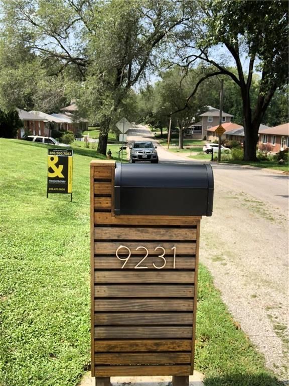 9231 E 52nd St, Kansas City, MO 64133