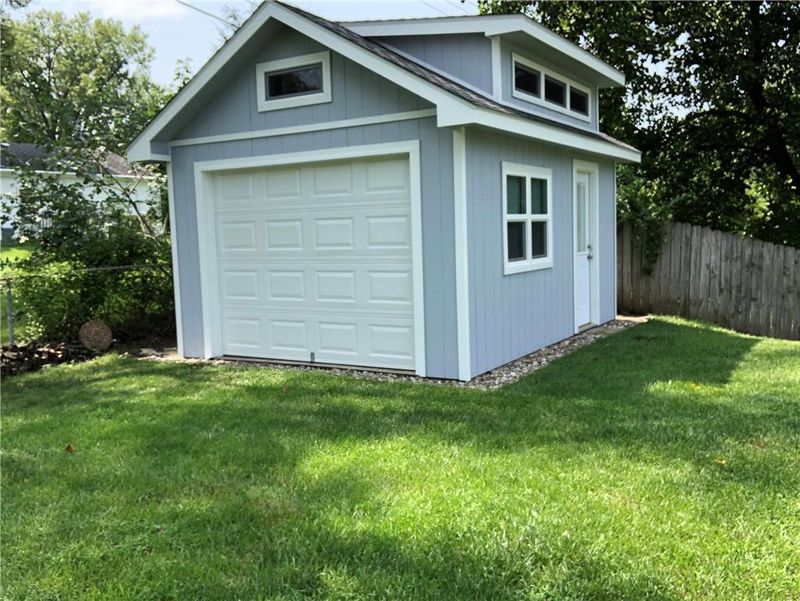 9231 E 52nd St, Kansas City, MO 64133