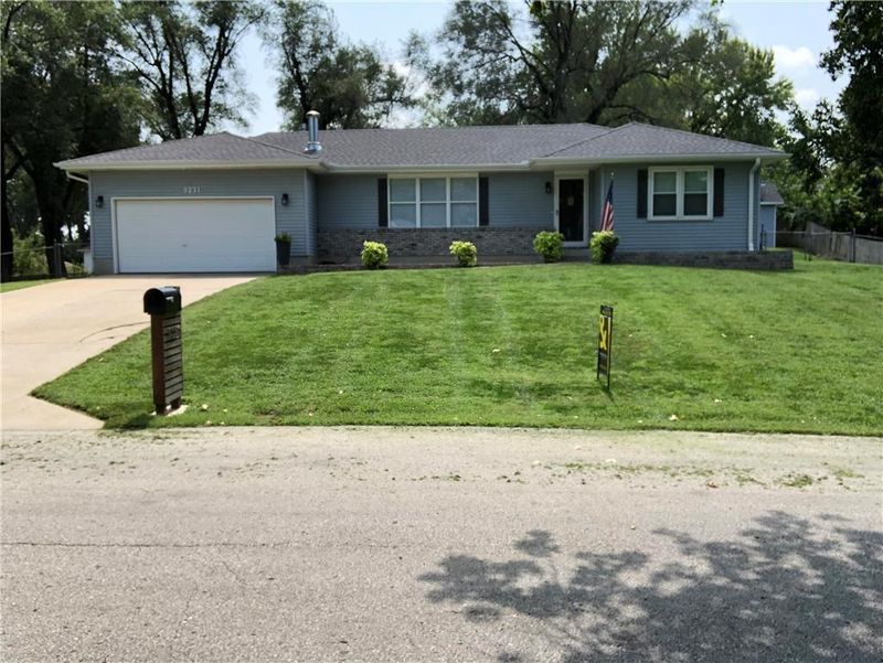9231 E 52nd St, Kansas City, MO 64133