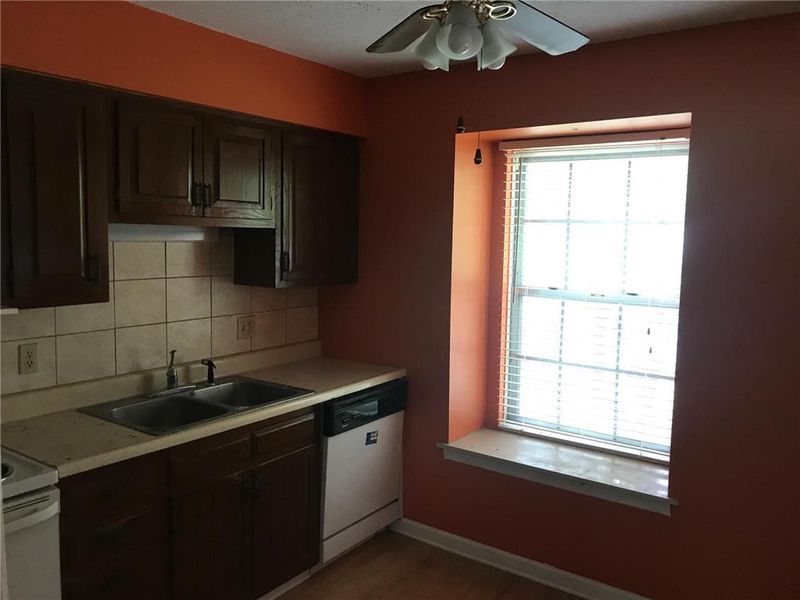 9360 W 79th St, Overland Park, KS 66204