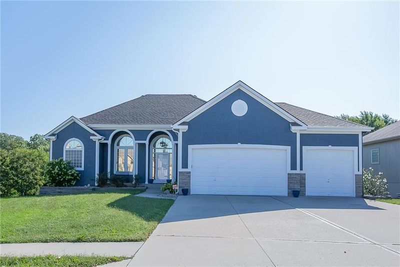 7607 Pheasant Ct, Kansas City, MO 64139