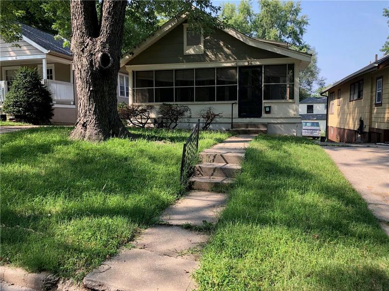 14 E 73rd St, Kansas City, MO 64114