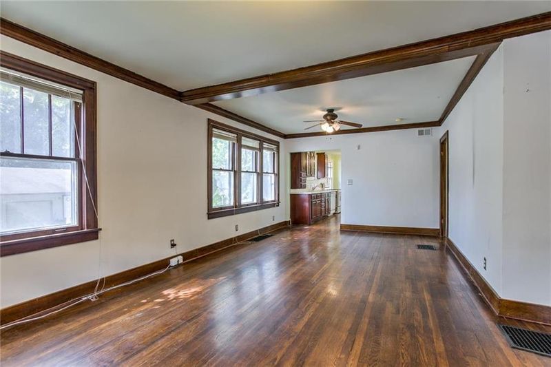 4110 Roanoke Rd, Kansas City, MO 64111