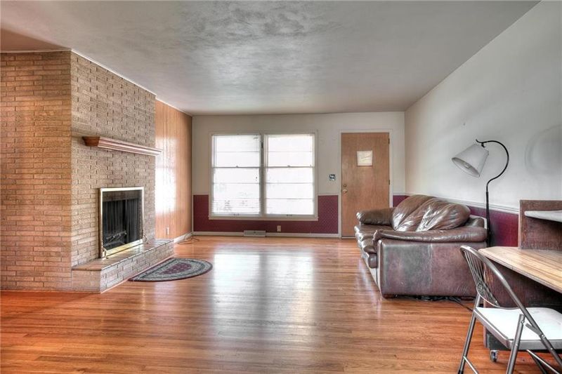 12016 E 49th St, Kansas City, MO 64133