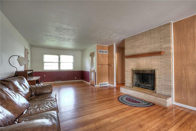 12016 E 49th St, Kansas City, MO 64133