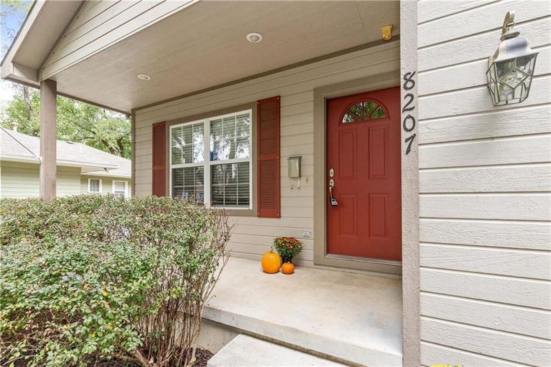 8207 Walnut St, Kansas City, MO 64114