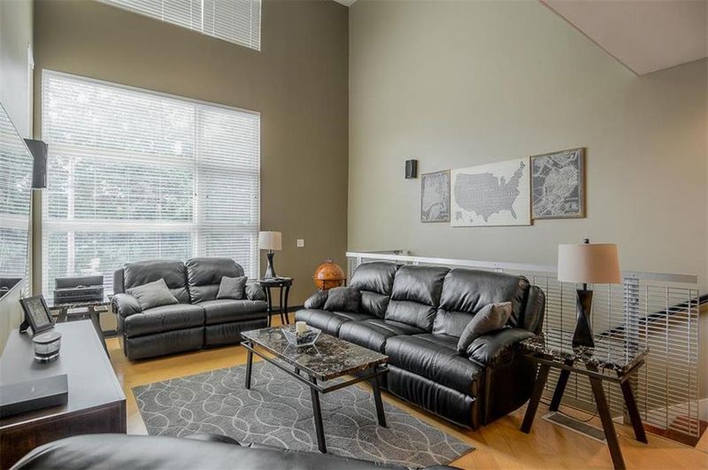 3987 Pennsylvania Ave, Kansas City, MO 64111