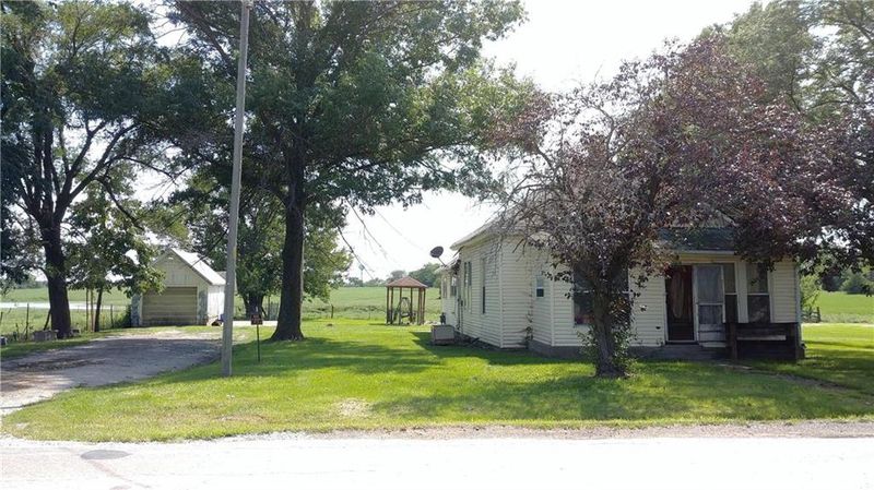 503 E Auberry Grv, Jamesport, MO 64648