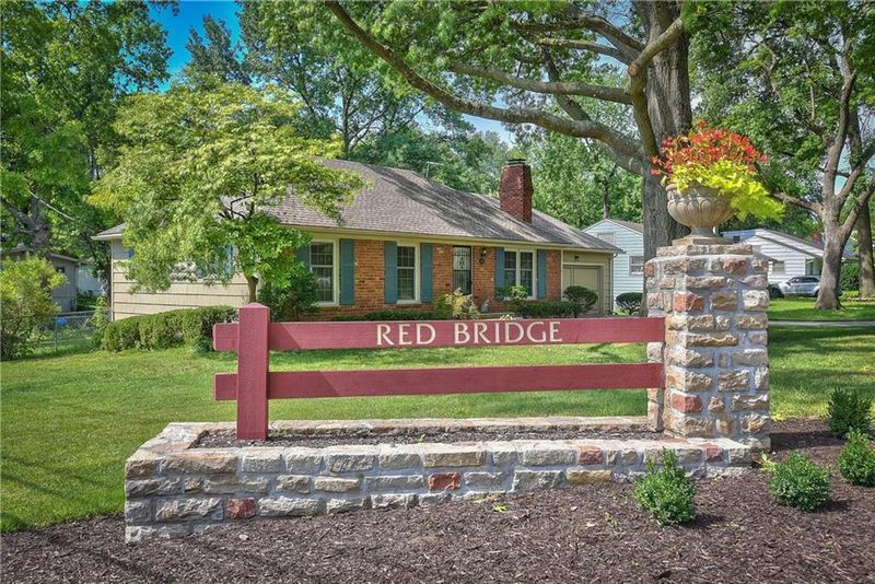 621 E 109th St, Kansas City, MO 64131