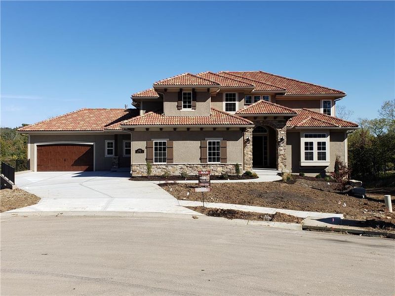 9247 Deer Run St, Lenexa, KS 66220