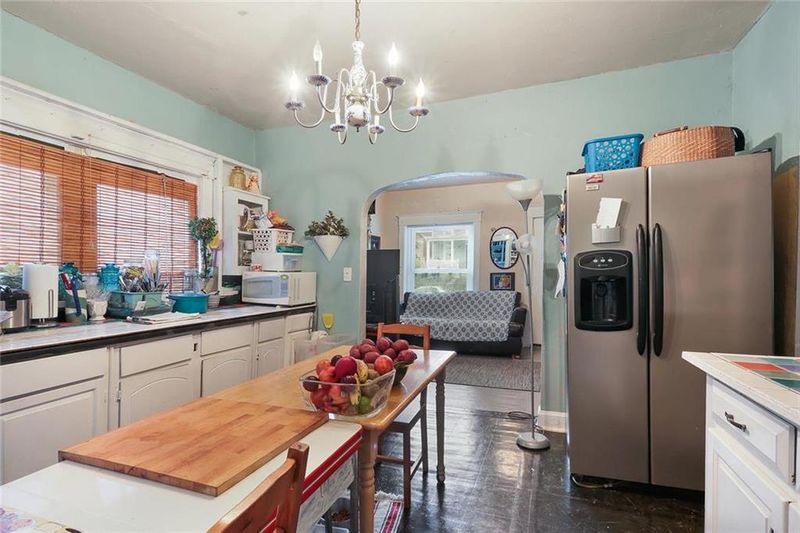1647 Summit St, Kansas City, MO 64108