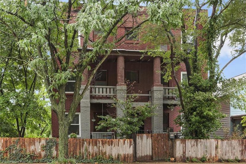 1647 Summit St, Kansas City, MO 64108