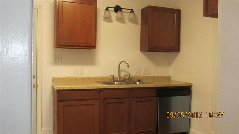 12821 8th St, Grandview, MO 64030
