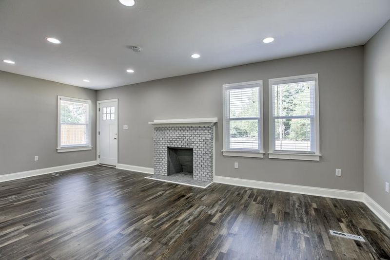 1127 E 75th St, Kansas City, MO 64131