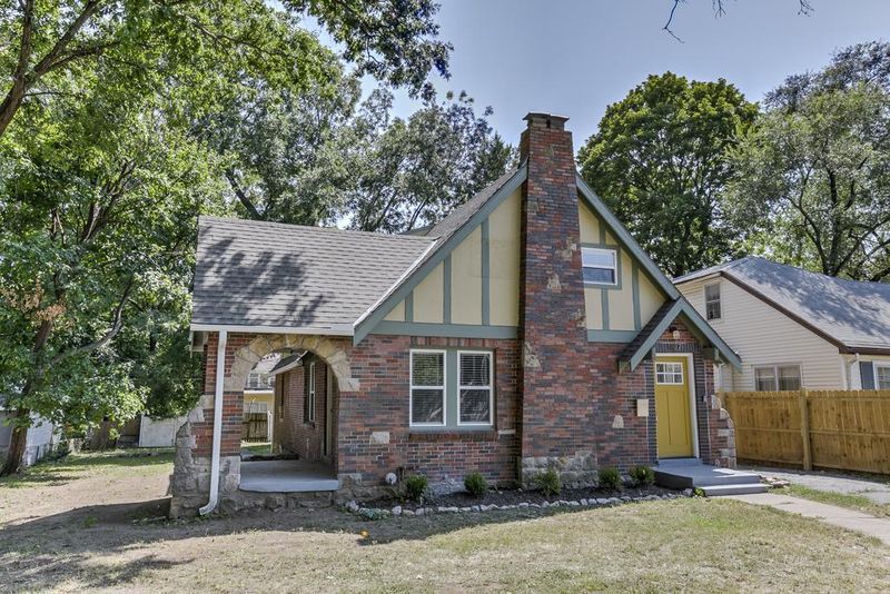 1127 E 75th St, Kansas City, MO 64131