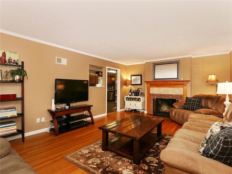 404 E 78 St, Kansas City, MO 64131