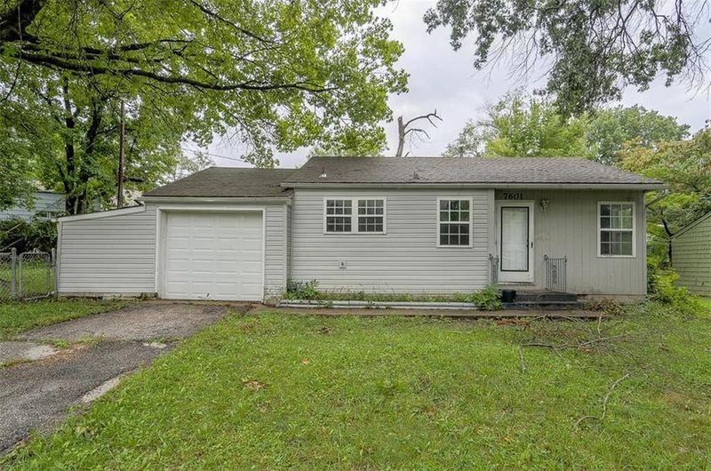 7601 Locust St, Kansas City, MO 64131