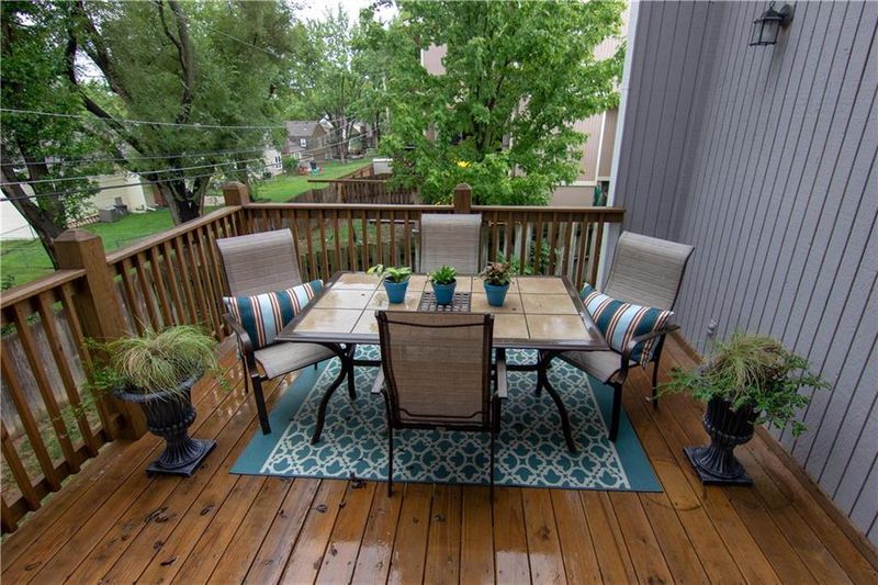 5568 Santa Fe Dr, Overland Park, KS 66202