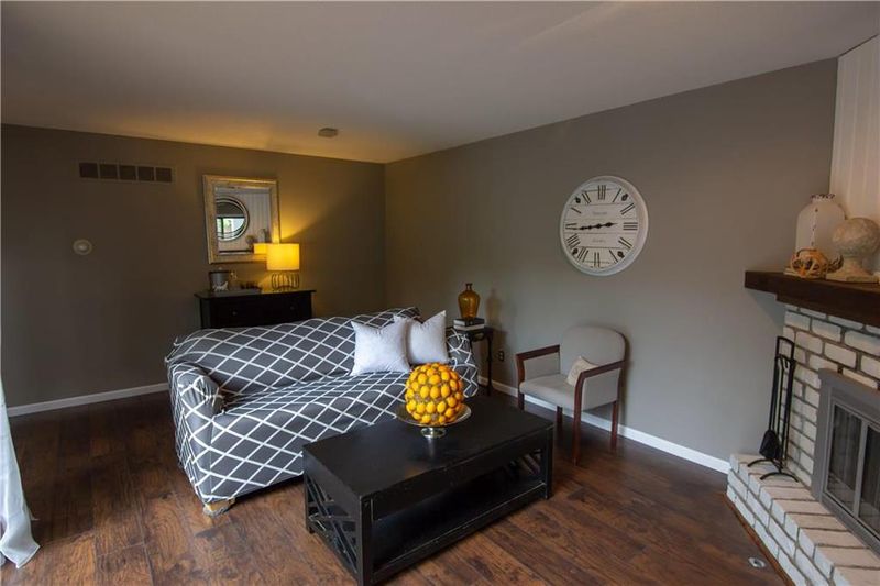 5568 Santa Fe Dr, Overland Park, KS 66202