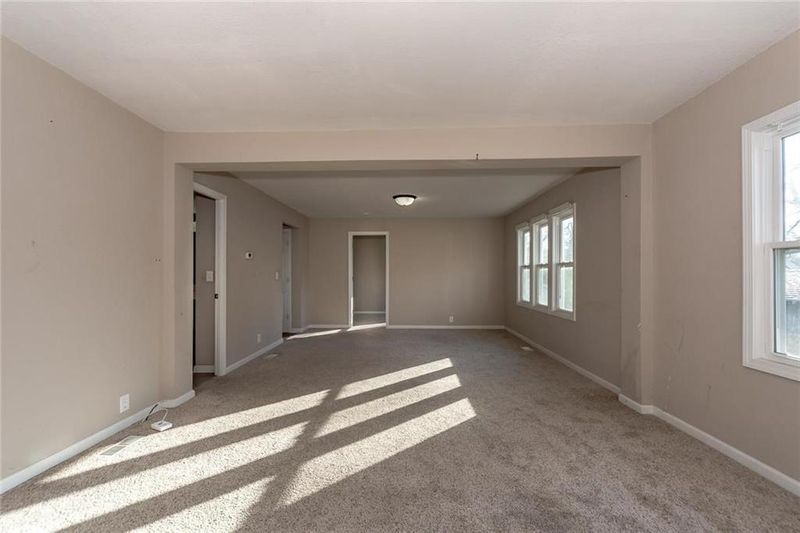 709 S Locust St, Ottawa, KS 66067