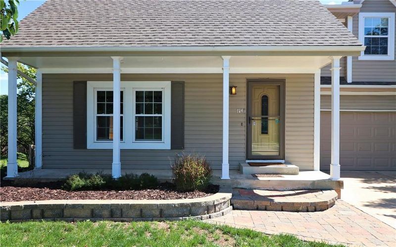 1705 NE Whitestone Dr, Lee's Summit, MO 64086