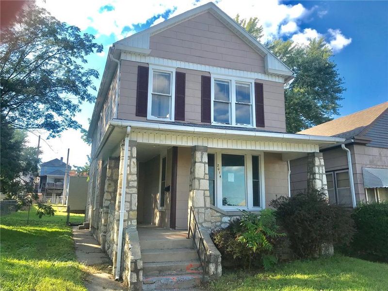 2014 Savannah Ave, St Joseph, MO 64505