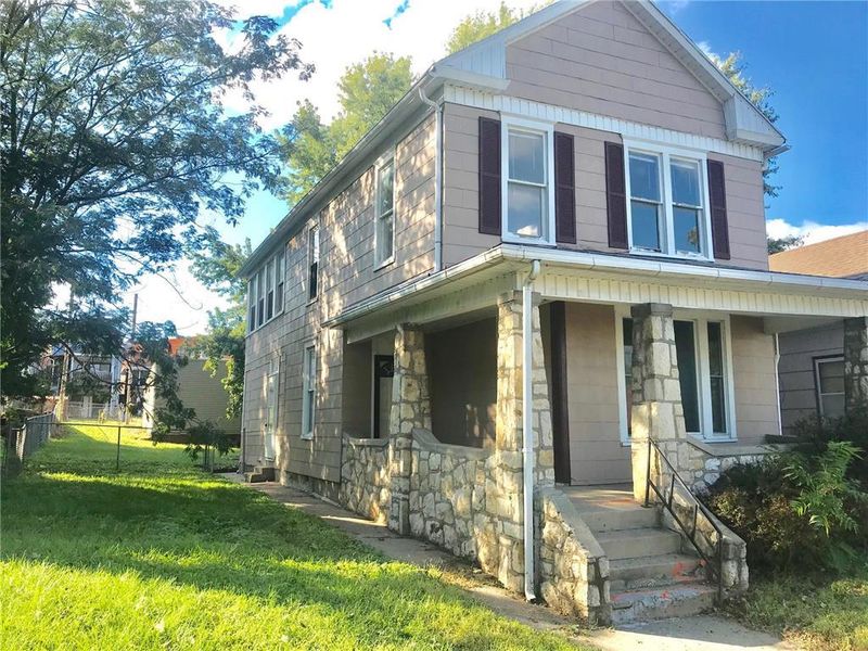 2014 Savannah Ave, St Joseph, MO 64505