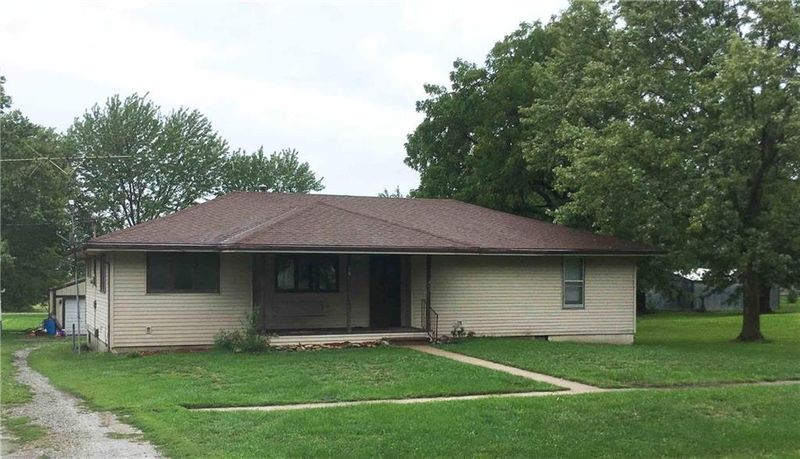 407 Walnut St, Kidder, MO 64649