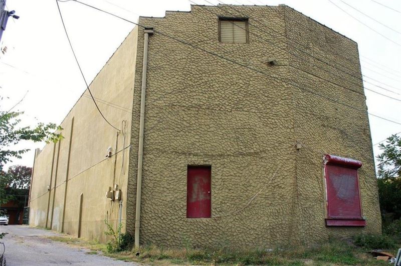 3229 Troost Ave, Kansas City, MO 64109
