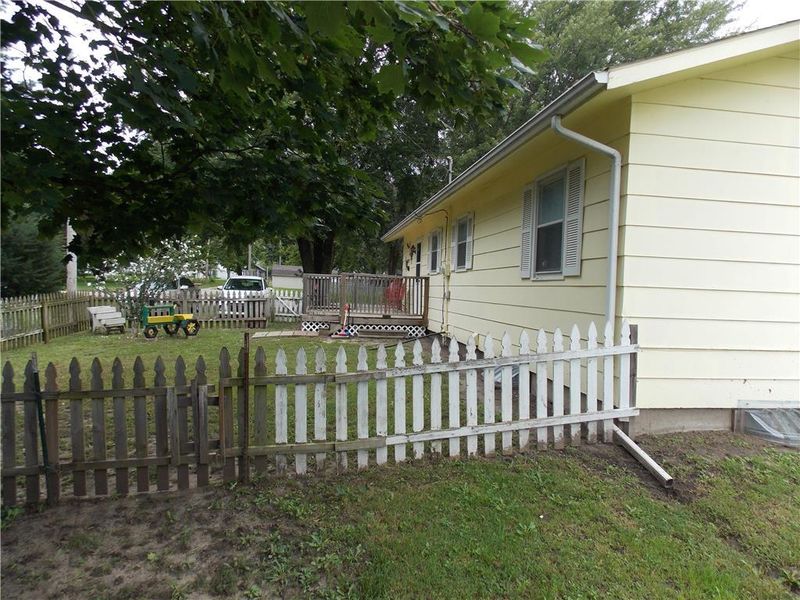 203 S 11th St, Hiawatha, KS 66434