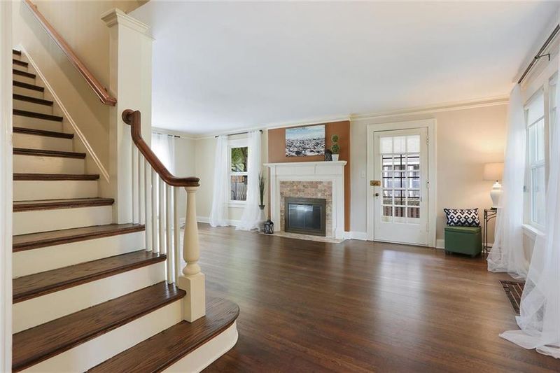 25 W 68th Ter, Kansas City, MO 64113