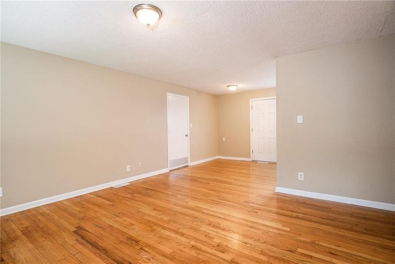 7206 E 86th St, Kansas City, MO 64138