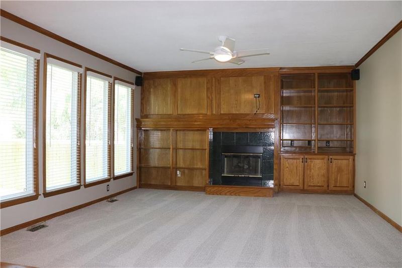 8908 W 126th Ter, Overland Park, KS 66213