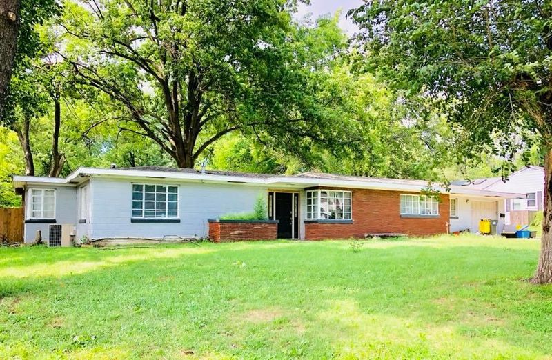 7642 Hemlock St, Overland Park, KS 66204