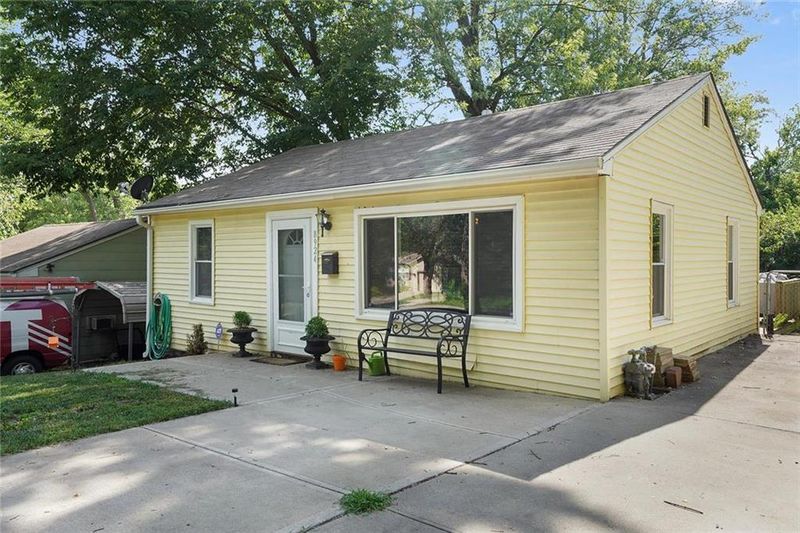 8924 Mcgee St, Kansas City, MO 64114