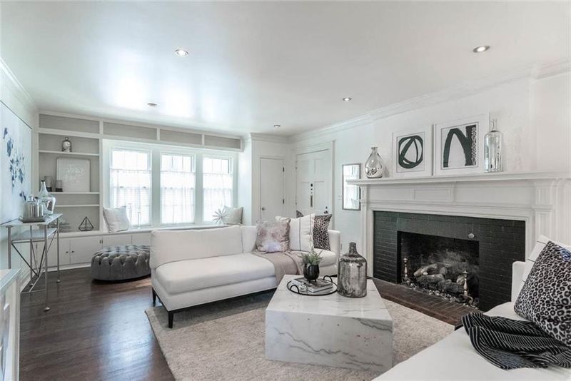 217 W 61 St, Kansas City, MO 64113