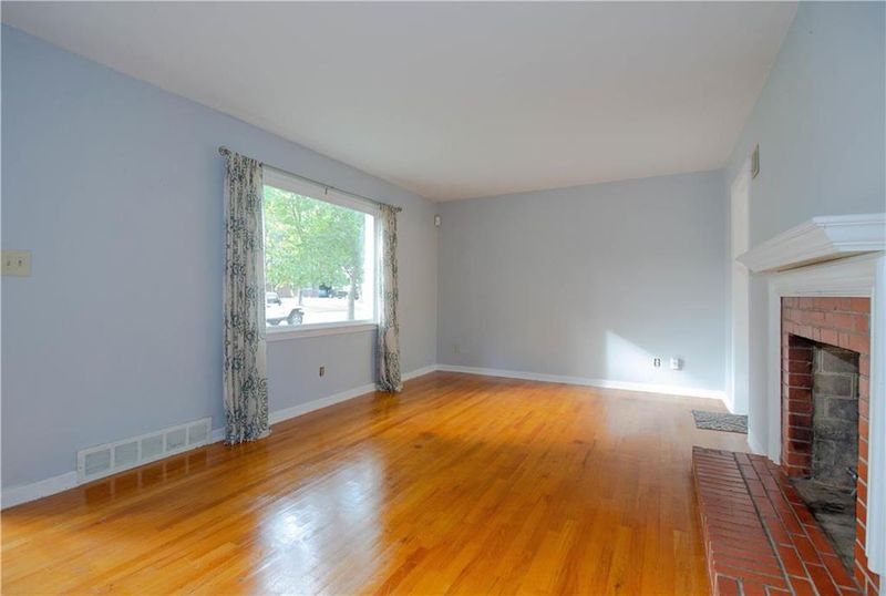 5411 N Wayne Ave, Kansas City, MO 64118
