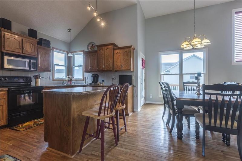 901 NW 110th St, Kansas City, MO 64155