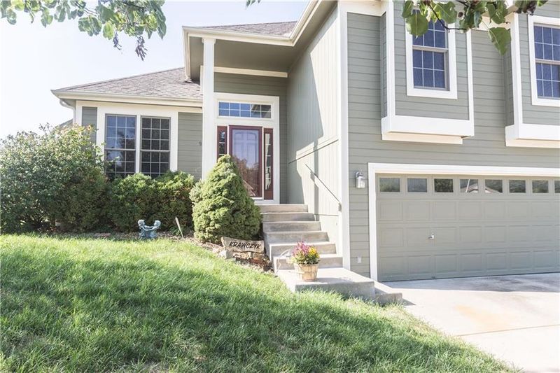 901 NW 110th St, Kansas City, MO 64155