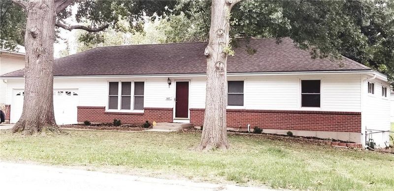 6807 E 99 St, Kansas City, MO 64134