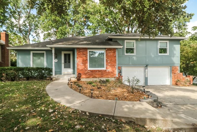 10606 W 102nd St, Overland Park, KS 66214