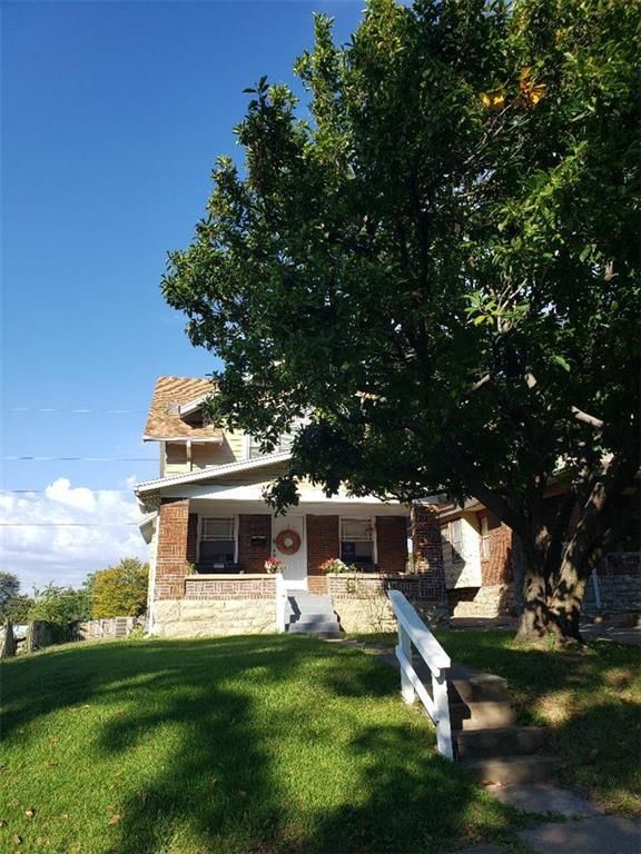 6220 Forest Ave, Kansas City, MO 64110