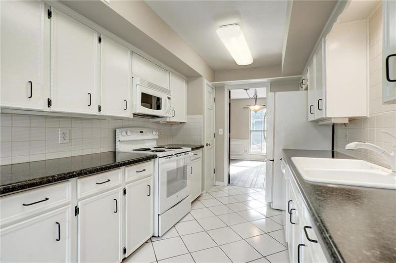 6503 W 87th St, Overland Park, KS 66212