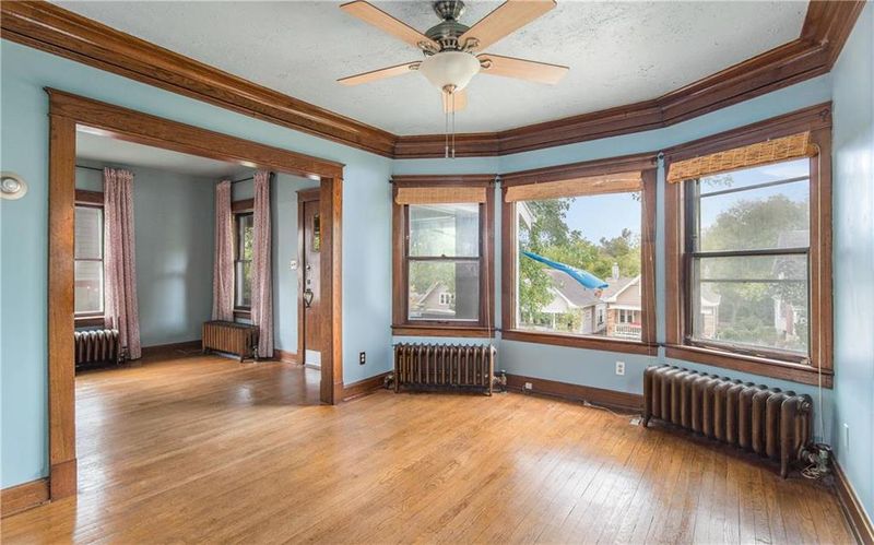 4217 Holmes St, Kansas City, MO 64113